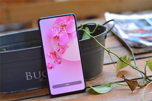 小米家两款手机摆在眼前:女朋友选择了小米9,而我选了它 小米家两款手机摆在眼前:女朋友选择了小米9,而我选了它