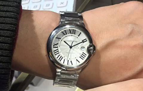 卡地亚蓝气球石英表多少钱？卡地亚蓝气球石英表多大的好看？