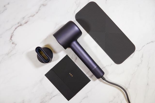 不靠高温靠风量,抛开热损伤干发体验:直白高速吹风机新品评测 不靠高温靠风量,抛开热损伤干发体验:直白高速吹风机新品评测