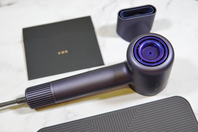 不靠高温靠风量,抛开热损伤干发体验:直白高速吹风机新品评测 不靠高温靠风量,抛开热损伤干发体验:直白高速吹风机新品评测