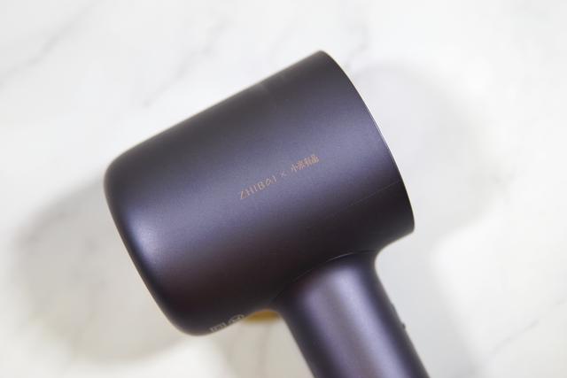 不靠高温靠风量,抛开热损伤干发体验:直白高速吹风机新品评测 不靠高温靠风量,抛开热损伤干发体验:直白高速吹风机新品评测