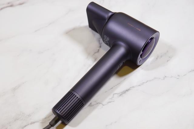 不靠高温靠风量,抛开热损伤干发体验:直白高速吹风机新品评测 不靠高温靠风量,抛开热损伤干发体验:直白高速吹风机新品评测