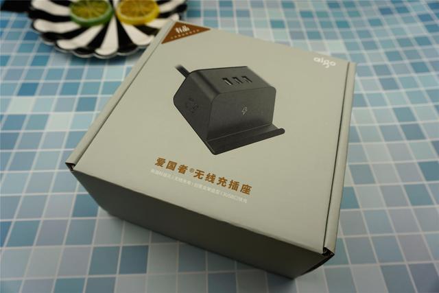 爱国者无线充插座开箱分享:双组合孔+3USB,无线充是亮点 爱国者无线充插座开箱分享:双组合孔+3USB,无线充是亮点