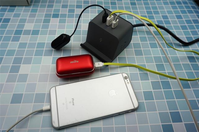 爱国者无线充插座开箱分享:双组合孔+3USB,无线充是亮点 爱国者无线充插座开箱分享:双组合孔+3USB,无线充是亮点