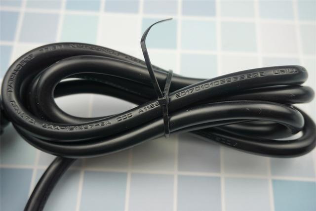 爱国者无线充插座开箱分享:双组合孔+3USB,无线充是亮点 爱国者无线充插座开箱分享:双组合孔+3USB,无线充是亮点