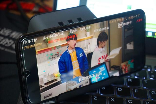 爱国者无线充插座开箱分享:双组合孔+3USB,无线充是亮点 爱国者无线充插座开箱分享:双组合孔+3USB,无线充是亮点