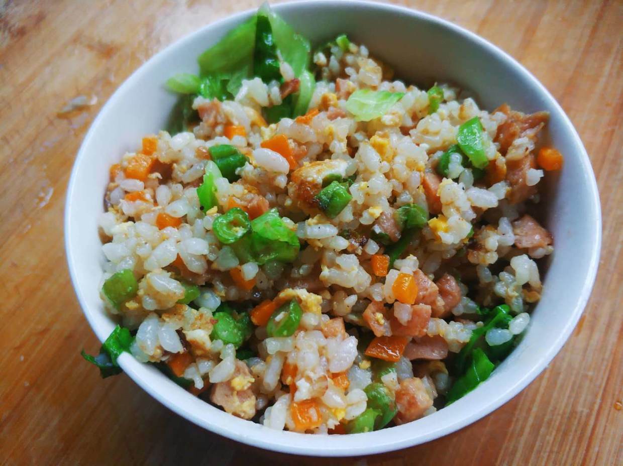告别餐后血糖升高，臻米养生煲评测：古法蒸煮的米饭松软Q弹