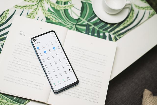 一块屏幕撑起半边天,看摩托罗拉P50如何找回自信 一块屏幕撑起半边天,看摩托罗拉P50如何找回自信