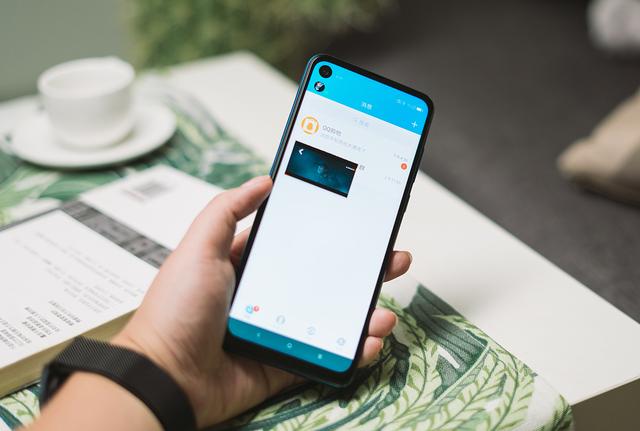 一块屏幕撑起半边天,看摩托罗拉P50如何找回自信 一块屏幕撑起半边天,看摩托罗拉P50如何找回自信