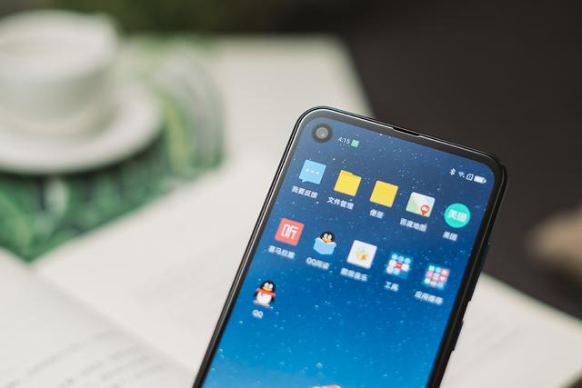 一块屏幕撑起半边天,看摩托罗拉P50如何找回自信 一块屏幕撑起半边天,看摩托罗拉P50如何找回自信