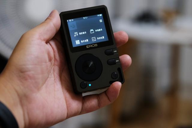 致敬经典,从“芯”改变,爱国者EROS Q2上手体验 致敬经典,从“芯”改变,爱国者EROS Q2上手体验