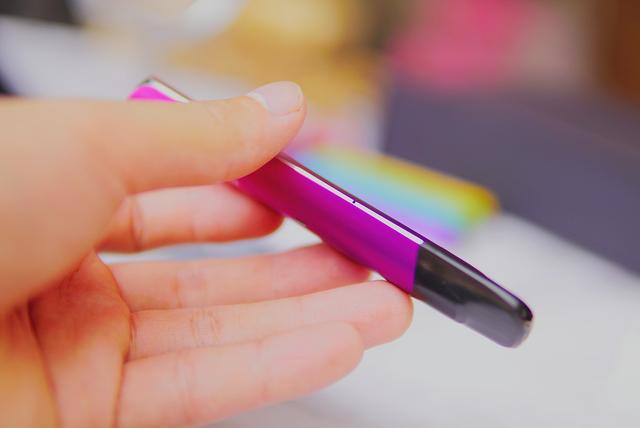 电子烟遍地开花,好产品又有几个?映卓未来X电子烟上嘴体验 电子烟遍地开花,好产品又有几个?映卓未来X电子烟上嘴体验