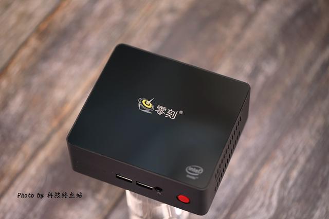 很惊奇:比电视盒子还要小的电脑性能这么给力,零刻EQ55 很惊奇:比电视盒子还要小的电脑性能这么给力,零刻EQ55