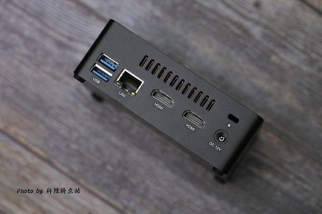 很惊奇:比电视盒子还要小的电脑性能这么给力,零刻EQ55 很惊奇:比电视盒子还要小的电脑性能这么给力,零刻EQ55