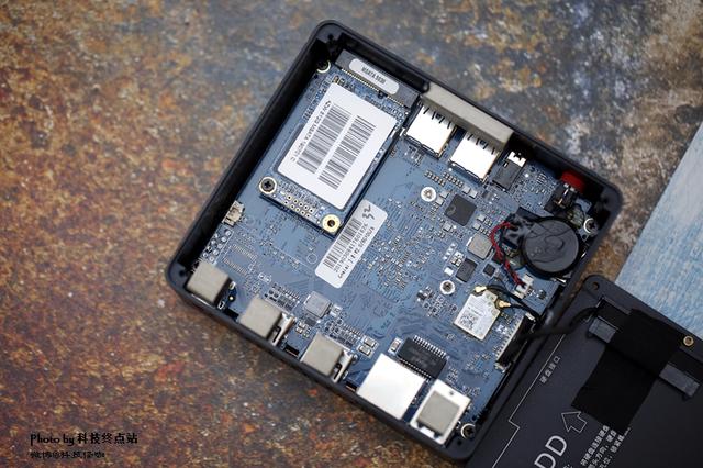 很惊奇:比电视盒子还要小的电脑性能这么给力,零刻EQ55 很惊奇:比电视盒子还要小的电脑性能这么给力,零刻EQ55