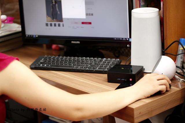很惊奇:比电视盒子还要小的电脑性能这么给力,零刻EQ55 很惊奇:比电视盒子还要小的电脑性能这么给力,零刻EQ55
