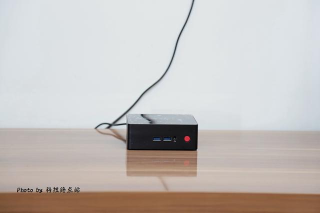 很惊奇:比电视盒子还要小的电脑性能这么给力,零刻EQ55 很惊奇:比电视盒子还要小的电脑性能这么给力,零刻EQ55