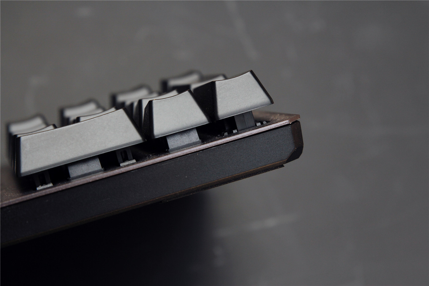 可在泥浆里翻滚的特工,华硕TUF GAMING K7光轴电竞键盘评测 可在泥浆里翻滚的特工,华硕TUF GAMING K7光轴电竞键盘评测