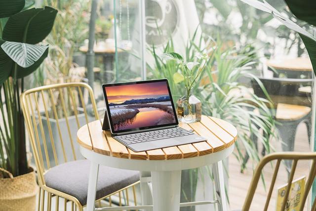 全新HUAWEI MateBook E:在地下停车场都能全时在线! 全新HUAWEI MateBook E:在地下停车场都能全时在线!