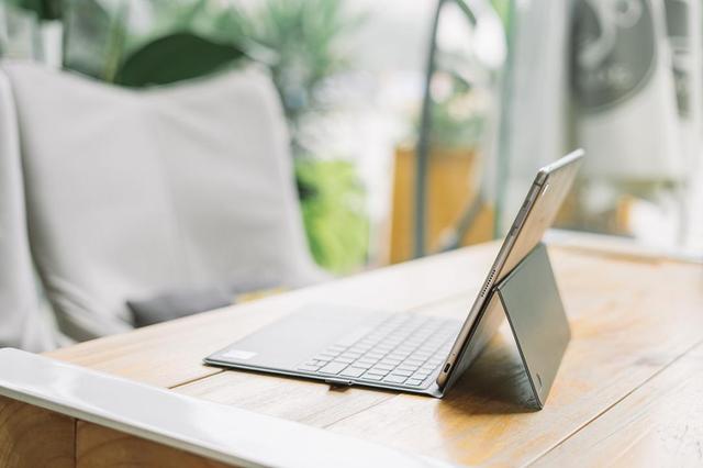 全新HUAWEI MateBook E:在地下停车场都能全时在线! 全新HUAWEI MateBook E:在地下停车场都能全时在线!