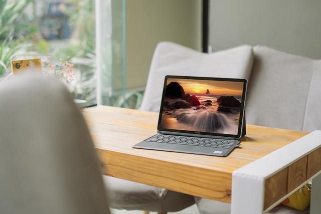 全新HUAWEI MateBook E:在地下停车场都能全时在线! 全新HUAWEI MateBook E:在地下停车场都能全时在线!