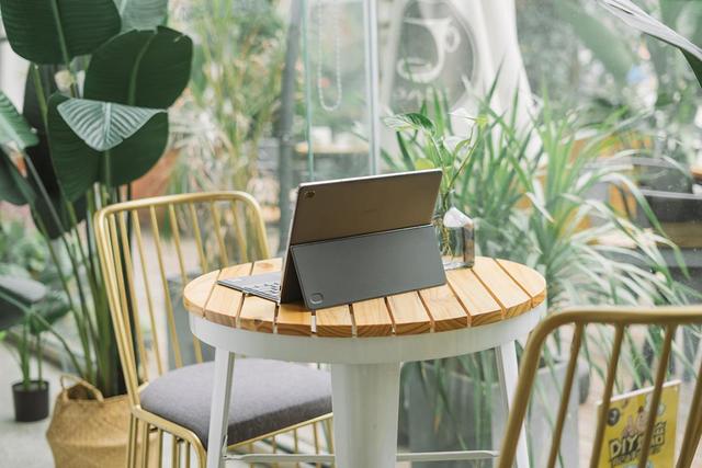 全新HUAWEI MateBook E:在地下停车场都能全时在线! 全新HUAWEI MateBook E:在地下停车场都能全时在线!