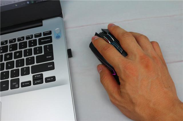 鱼和熊掌可以兼得?雷柏V20 pro双模游戏鼠标评测 鱼和熊掌可以兼得?雷柏V20 pro双模游戏鼠标评测