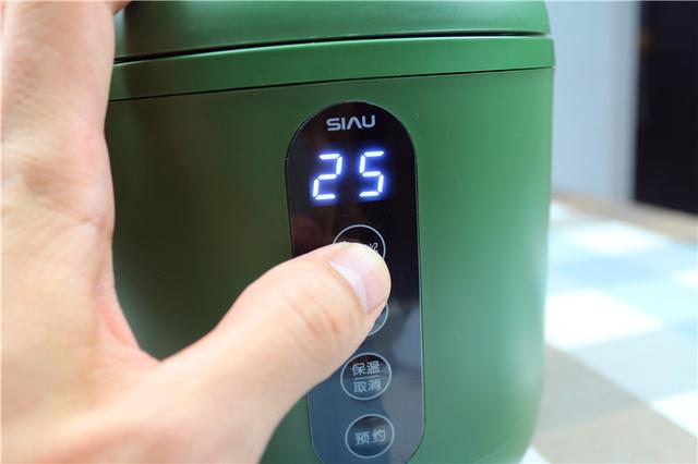 炖一锅莲藕玉米排骨汤,一个人的生活也可以丰富多彩 炖一锅莲藕玉米排骨汤,一个人的生活也可以丰富多彩