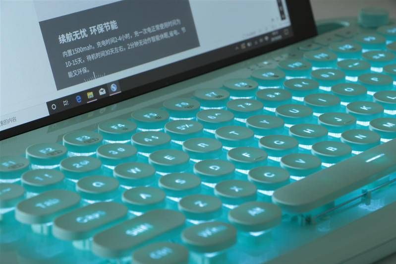 绚丽多彩卡哇伊,小姐姐都喜欢的巧克力蓝牙平板专用键盘实测-2