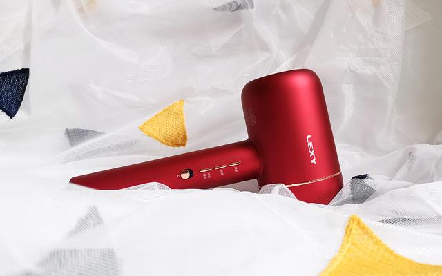 国潮新时尚,莱克F6高端涡扇吹风机,水离子护发更健康 国潮新时尚,莱克F6高端涡扇吹风机,水离子护发更健康