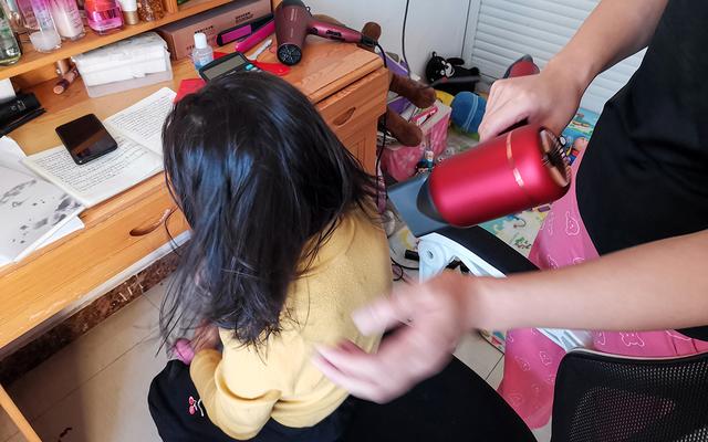 国潮新时尚,莱克F6高端涡扇吹风机,水离子护发更健康 国潮新时尚,莱克F6高端涡扇吹风机,水离子护发更健康