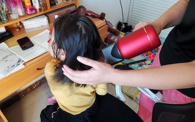 国潮新时尚,莱克F6高端涡扇吹风机,水离子护发更健康 国潮新时尚,莱克F6高端涡扇吹风机,水离子护发更健康