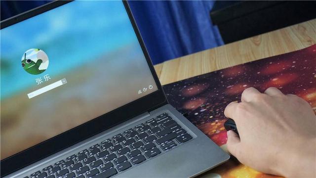 噱头还是实用?无线鼠标罗技G304上手体验:手感有点东西! 噱头还是实用?无线鼠标罗技G304上手体验:手感有点东西!