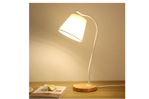 台灯如何挑选 台灯怎么放不伤眼睛 台灯如何挑选 台灯怎么放不伤眼睛