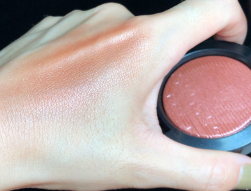 腮红颜色如何选 腮红怎么打好看 腮红颜色如何选 腮红怎么打好看