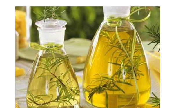 茶树精油祛痘的使用方法 使用茶树精油要注意什么 茶树精油祛痘的使用方法 使用茶树精油要注意什么