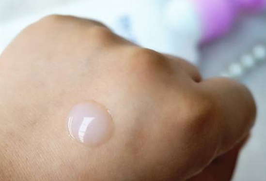 卸妆水小百科:一篇文章带你全面了解卸妆水 卸妆水小百科:一篇文章带你全面了解卸妆水