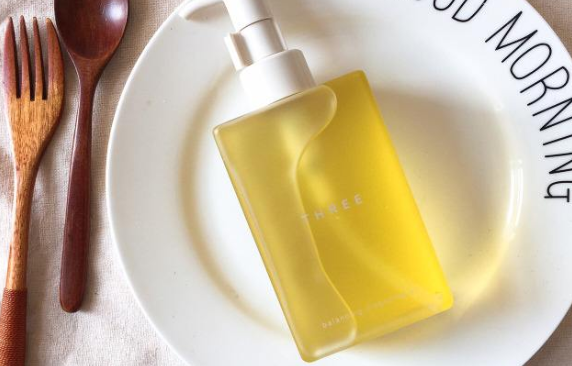 卸妆油可以去黑头吗 这篇小百科告诉你答案 卸妆油可以去黑头吗 这篇小百科告诉你答案