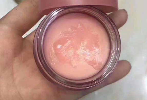 唇膜百科知识：唇膜和唇膏有什么不同