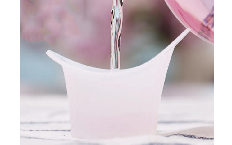 洗眼液可以当眼药水用吗 洗眼液和眼药水的区别 洗眼液可以当眼药水用吗 洗眼液和眼药水的区别