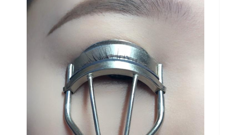 睫毛夹如何选购 怎么用以及该怎么保养 睫毛夹如何选购 怎么用以及该怎么保养