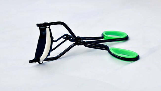 睫毛夹如何选购 怎么用以及该怎么保养 睫毛夹如何选购 怎么用以及该怎么保养