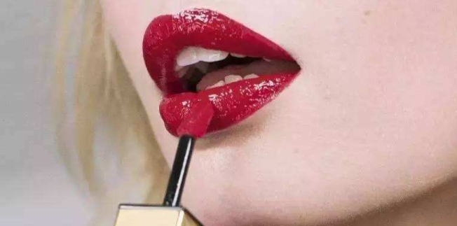 唇釉知识百科：唇釉怎么涂 唇釉和口红的区别