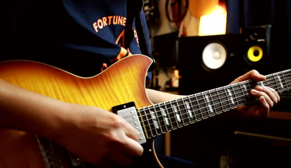 电吉他该怎么选 电吉他和木吉他区别在哪 电吉他该怎么选 电吉他和木吉他区别在哪