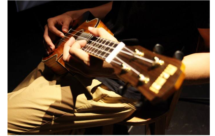 尤克里里选购:如何选购尤克里里 尤克里里和吉他的区别 尤克里里选购:如何选购尤克里里 尤克里里和吉他的区别