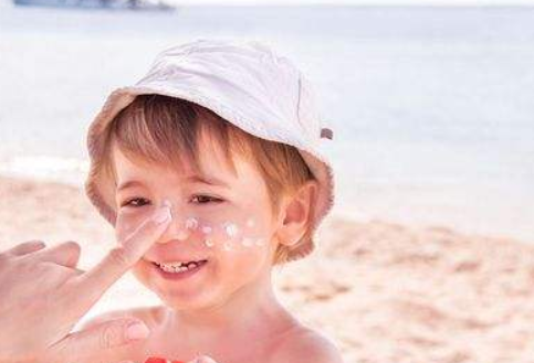 婴儿防晒霜怎么选?教你正确使用婴儿防晒霜 婴儿防晒霜怎么选?教你正确使用婴儿防晒霜