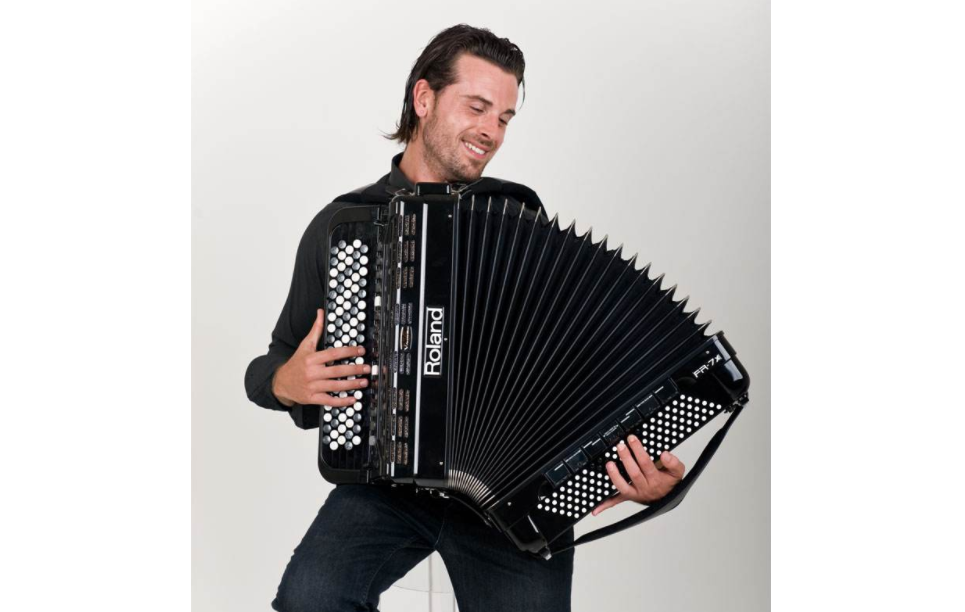 儿童几岁学手风琴最好 儿童学手风琴的好处 儿童几岁学手风琴最好 儿童学手风琴的好处