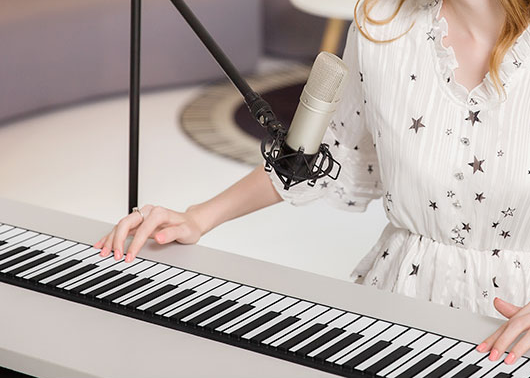 手卷钢琴与电钢琴有什么区别 手卷钢琴有啥特点 手卷钢琴与电钢琴有什么区别 手卷钢琴有啥特点