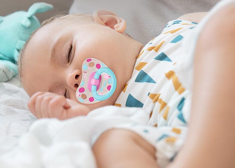 安抚奶嘴优缺点 安抚奶嘴适合多大的宝宝用 安抚奶嘴优缺点 安抚奶嘴适合多大的宝宝用