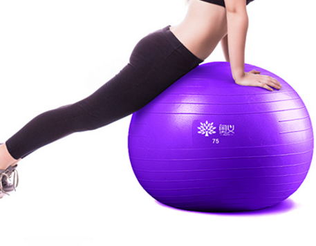 练瑜伽不可缺少的装备之——瑜伽球篇 练瑜伽不可缺少的装备之——瑜伽球篇